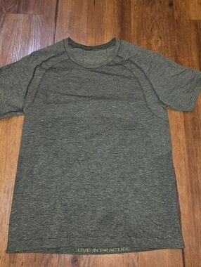 Lululemon Tech Wear Workout Fit Mens Sz M